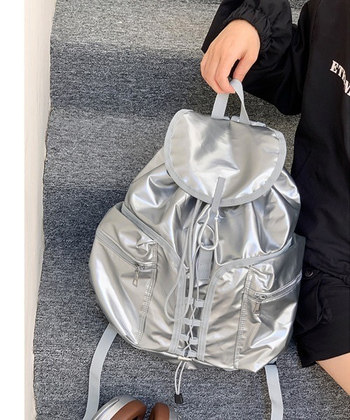 Miniministore(ミニミニストア)の「巾着リュック メタリック ドロストバッグ(バックパック/リュック・レディース・シルバー/ブラック・FREE)」の6枚目の写真