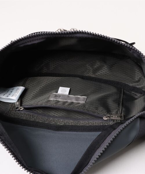 CIE(シー)の「【CIE】GRID3 WAIST PACK 032069(ショルダーバッグ・レディース・ネイビー/ライトグレー/オリーブ/ブラック・FREE)」の5枚目の写真