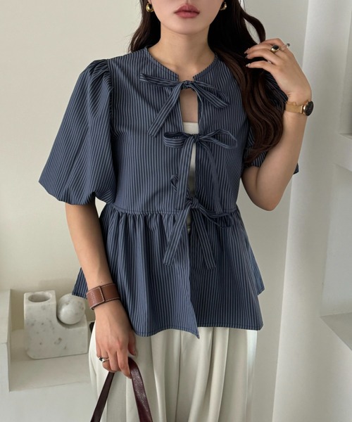 efill（エフィル）の「フロント リボン バルーン 袖 ストライプ シャツ（シャツ/ブラウス・レディース・ダークグリーン・FREE）」の2枚目の写真