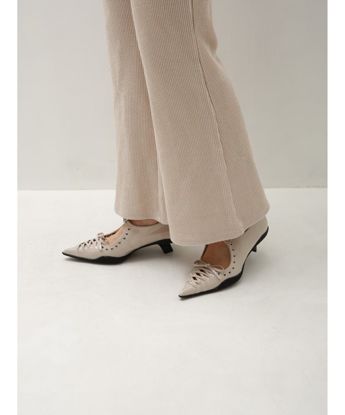 Bella lume（ベッラルーメ）の「《Bella Lume(ベッラルーメ)》アイレットパンプス（パンプス・レディース・ブラック/アイボリー・LARGE/MEDIUM/SMALL）」の7枚目の写真