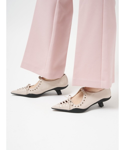 Bella lume（ベッラルーメ）の「《Bella Lume(ベッラルーメ)》アイレットパンプス（パンプス・レディース・ブラック/アイボリー・LARGE/MEDIUM/SMALL）」の5枚目の写真