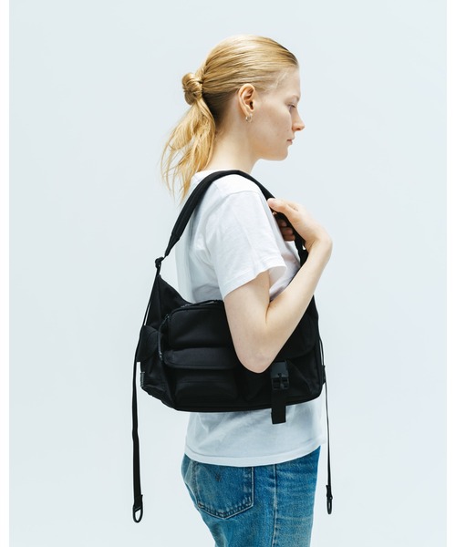 BAICYCLON by Bagjack(バイシクロン バイ バグジャック)の「BAICYCLON by bagjack MULTI POCKETS SHOUDER BAG (SMALL) (BCL-85)(ショルダーバッグ・メンズ・ブラック・FREE)」の3枚目の写真