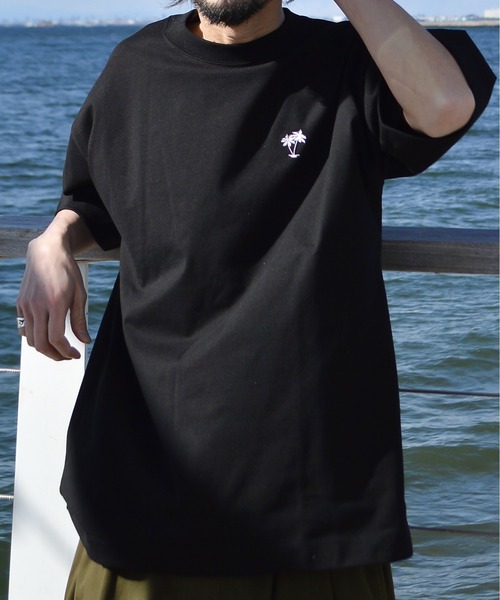 Sunny Smith(サニースミス)の「11.6ウルトラヘビーオンス Heavy Smithヤシの木柄 ワンポイント刺繍Tee(Tシャツ/カットソー・メンズ・チャコールグレー/ブラック/オフホワイト・LARGE/MEDIUM)」の8枚目の写真