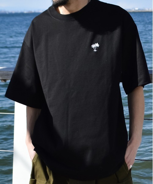 Sunny Smith(サニースミス)の「11.6ウルトラヘビーオンス Heavy Smithヤシの木柄 ワンポイント刺繍Tee(Tシャツ/カットソー・メンズ・チャコールグレー/ブラック/オフホワイト・LARGE/MEDIUM)」の11枚目の写真