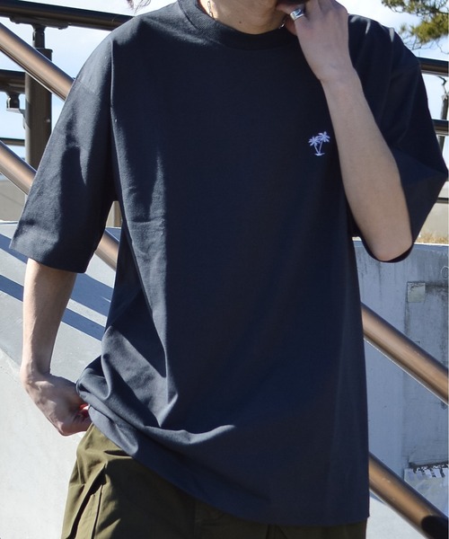 Sunny Smith(サニースミス)の「11.6ウルトラヘビーオンス Heavy Smithヤシの木柄 ワンポイント刺繍Tee(Tシャツ/カットソー・メンズ・チャコールグレー/ブラック/オフホワイト・LARGE/MEDIUM)」の13枚目の写真