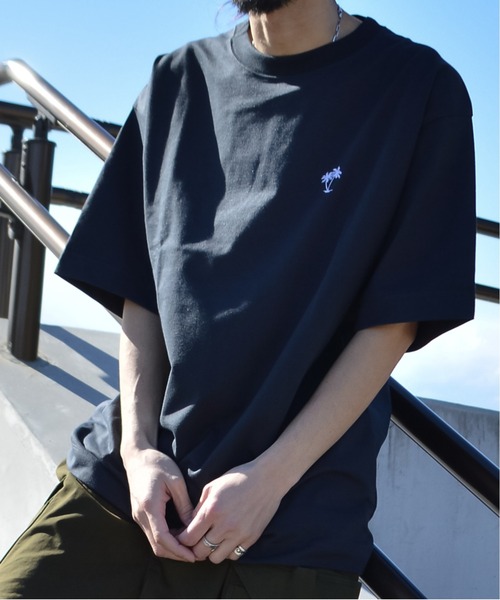 Sunny Smith(サニースミス)の「11.6ウルトラヘビーオンス Heavy Smithヤシの木柄 ワンポイント刺繍Tee(Tシャツ/カットソー・メンズ・チャコールグレー/ブラック/オフホワイト・LARGE/MEDIUM)」の14枚目の写真