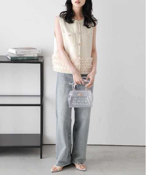 AMELY(エミリー)の「フリルヘムショートジレ(ベスト・レディース・ブラック/ベージュ/ネイビー・フリー)」の10枚目の写真