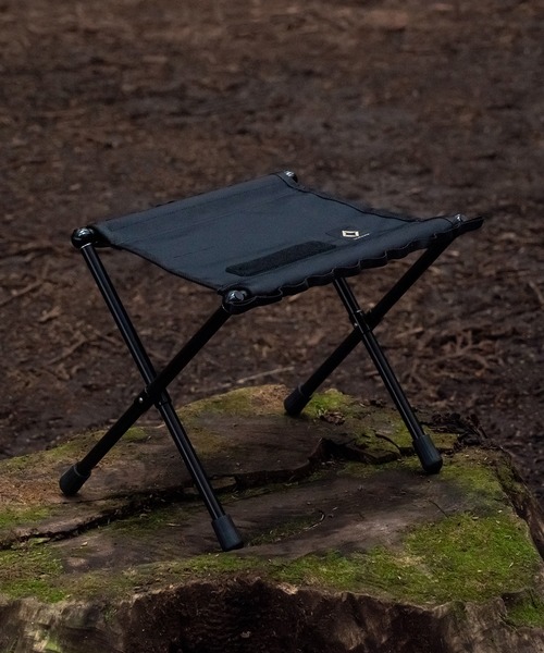 Helinox（ヘリノックス）の「Helinox/ヘリノックス Tactical Speed Stool/スピードスツール Mサイズ（家具・メンズ・ブラック・FREE）」の2枚目の写真
