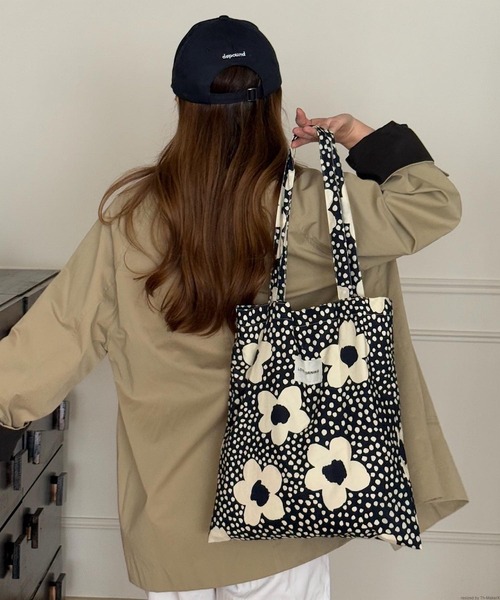 TONE SELECT GOODS（トーンセレクトグッズ）の「Liaa/花柄 ドット柄 トートバッグ A18609（トートバッグ・レディース・ブラック/グリーン・FREE）」の3枚目の写真