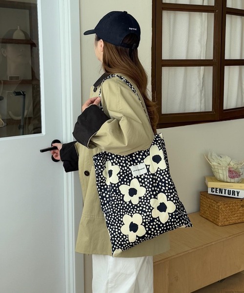 TONE SELECT GOODS（トーンセレクトグッズ）の「Liaa/花柄 ドット柄 トートバッグ A18609（トートバッグ・レディース・ブラック/グリーン・FREE）」の5枚目の写真