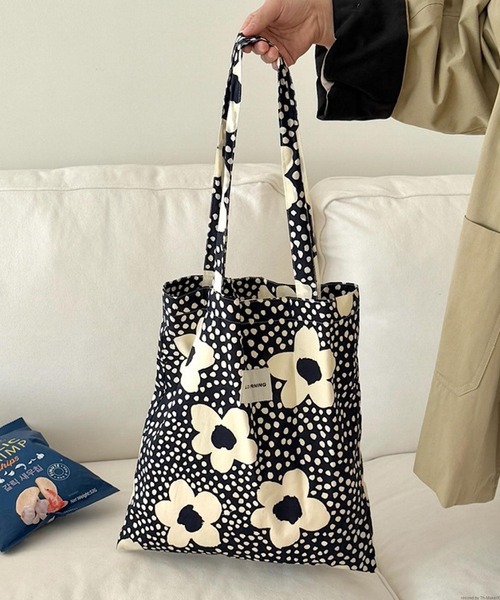 TONE SELECT GOODS（トーンセレクトグッズ）の「Liaa/花柄 ドット柄 トートバッグ A18609（トートバッグ・レディース・ブラック/グリーン・FREE）」の6枚目の写真