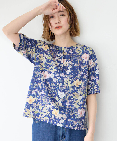 Petit Honfleur(プチオンフルール)の「2025年春夏【リバティシリーズ】プリントプルオーバー(Tシャツ/カットソー・レディース・ネイビー/ピンク/イエロー/ブルー・M/L)」の2枚目の写真