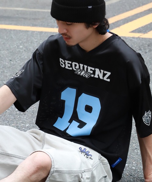 セール】【SEQUENZ/シークエンズ】 FOOTBALL CLUB T-SHIRTS / V