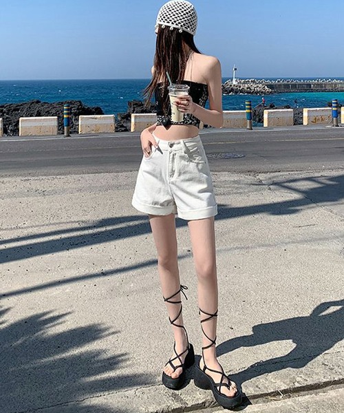 Songe(ソンジュ)の「ルーズデニムショートパンツ(デニムパンツ・レディース・ブラック/ホワイト・S/M/L)」の6枚目の写真