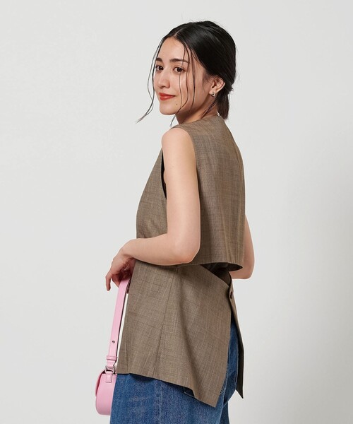 BEAUTY&YOUTH UNITED ARROWS(ビューティーアンドユースユナイテッドアローズ)の「レーヨンブレンド バックオープン ベスト(ベスト・レディース・グレー系/ブラウン系・M/S)」の3枚目の写真