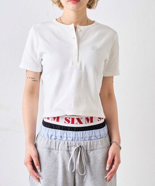 WHO'S WHO gallery(フーズフーギャラリー)の「【WEB限定】ラインストーンヘンリーTEE(Tシャツ/カットソー・レディース・オフホワイト/チャコールグレー/ライトグレー/ブラック・FREE)」の8枚目の写真
