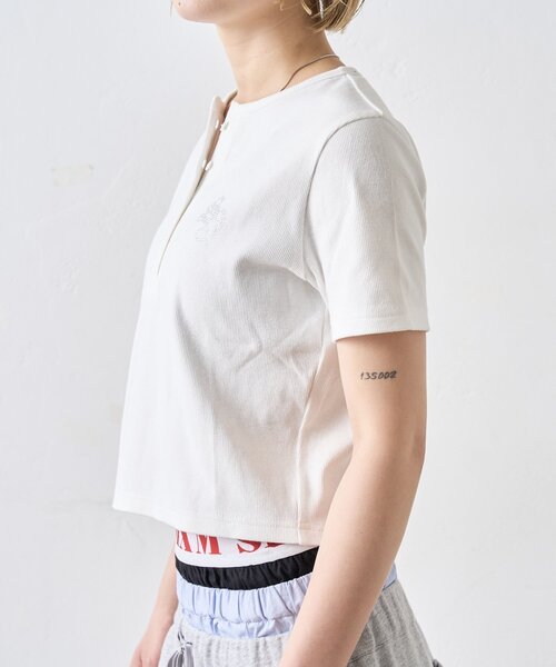 WHO'S WHO gallery(フーズフーギャラリー)の「【WEB限定】ラインストーンヘンリーTEE(Tシャツ/カットソー・レディース・オフホワイト/チャコールグレー/ライトグレー/ブラック・FREE)」の9枚目の写真