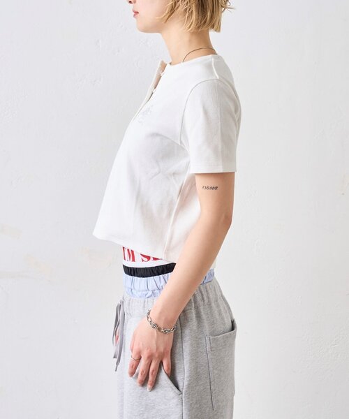 WHO'S WHO gallery(フーズフーギャラリー)の「【WEB限定】ラインストーンヘンリーTEE(Tシャツ/カットソー・レディース・オフホワイト/チャコールグレー/ライトグレー/ブラック・FREE)」の10枚目の写真