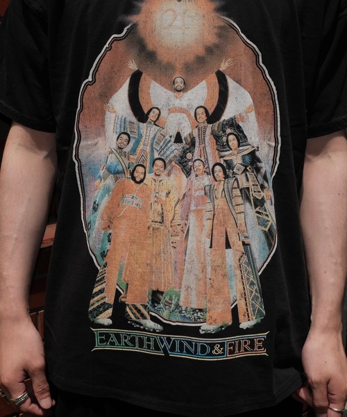 THRIFTY LOOK（スリフティールック）の「THRIFTY LOOK スリフティルック / THRIFTY"EARTH WIND & FIRE"TEE（Tシャツ/カットソー・メンズ・ブラック・XX-LARGE/X-LARGE/MEDIUM/LARGE）」の10枚目の写真