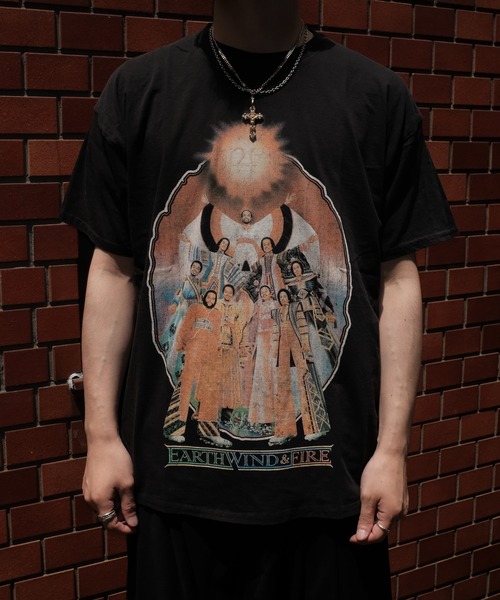 THRIFTY LOOK（スリフティールック）の「THRIFTY LOOK スリフティルック / THRIFTY"EARTH WIND & FIRE"TEE（Tシャツ/カットソー・メンズ・ブラック・XX-LARGE/X-LARGE/MEDIUM/LARGE）」の7枚目の写真