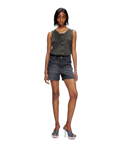 【DIESEL 今季デニムショートパンツ　ロゴ　トラックデニム　レディース DIESEL（ディーゼル）の「レディース デニム トラックデニム