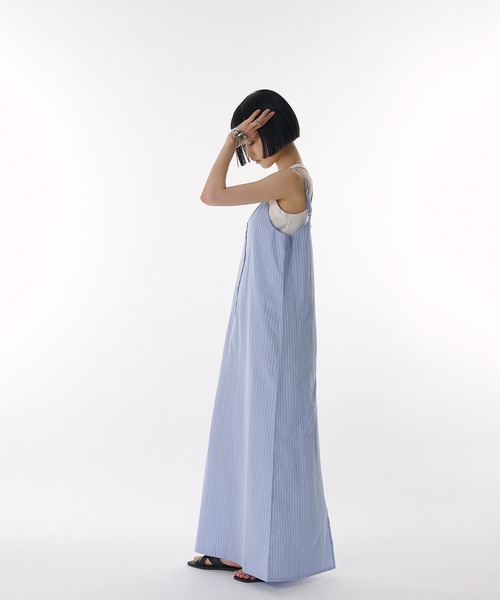 MUHET（ミュエータ）の「seersucker henry cami long dress / シアサッカーヘンリーネックキャミワンピース（ワンピース・レディース・ライトブルー/ブラック・SMALL/MEDIUM）」の6枚目の写真