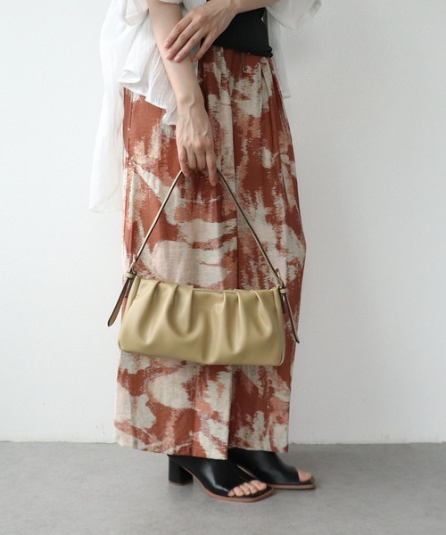 Cepica（セピカ）の「PUタック横長ワンショルダー（ショルダーバッグ・レディース・ブラック/マスタード・FREE）」の6枚目の写真