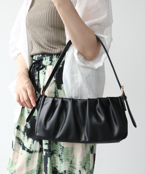 Cepica（セピカ）の「PUタック横長ワンショルダー（ショルダーバッグ・レディース・ブラック/マスタード・FREE）」の7枚目の写真