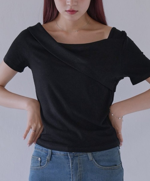 Uenui(ウニュイ)の「【 cunii 】 ワンショルダー風ネックデザインリブトップス(Tシャツ/カットソー・レディース・ホワイト/ブラック/カーキ・FREE)」の1枚目の写真