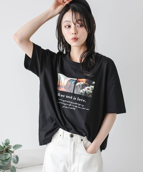 AMELY(エミリー)の「フォト&ロゴ プリントTシャツ(Tシャツ/カットソー・レディース・ホワイト/ブラック・フリー)」の2枚目の写真