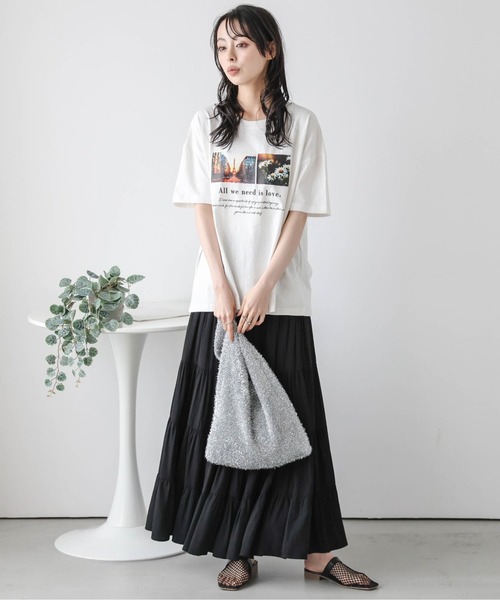 AMELY(エミリー)の「フォト&ロゴ プリントTシャツ(Tシャツ/カットソー・レディース・ホワイト/ブラック・フリー)」の3枚目の写真