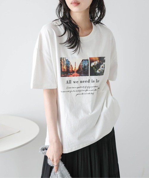 AMELY(エミリー)の「フォト&ロゴ プリントTシャツ(Tシャツ/カットソー・レディース・ホワイト/ブラック・フリー)」の6枚目の写真