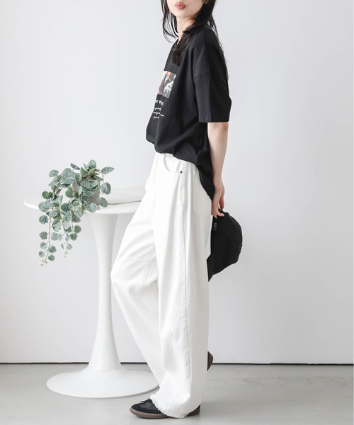 AMELY(エミリー)の「フォト&ロゴ プリントTシャツ(Tシャツ/カットソー・レディース・ホワイト/ブラック・フリー)」の9枚目の写真