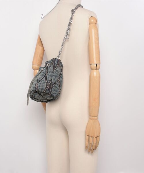 DIESEL（ディーゼル）の「ウィメンズ バケットバッグ S CHARM-D CHARM-D BUCKET S（ショルダーバッグ・レディース・ブルー・UNI）」の12枚目の写真