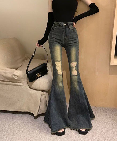 gossip!ロサンゼルス(ゴシップロサンゼルス)の「Y2K膝下フレア ダメージアクセントデニムパンツ(デニムパンツ・レディース・インディゴブルー・S/M/L)」の1枚目の写真