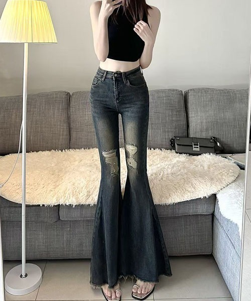 gossip!ロサンゼルス(ゴシップロサンゼルス)の「Y2K膝下フレア ダメージアクセントデニムパンツ(デニムパンツ・レディース・インディゴブルー・S/M/L)」の15枚目の写真