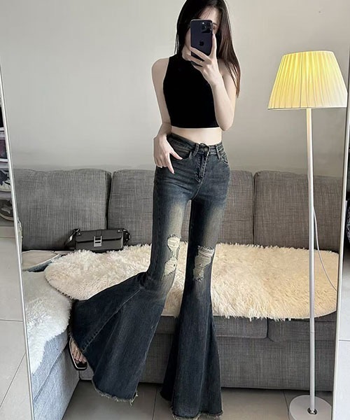 gossip!ロサンゼルス(ゴシップロサンゼルス)の「Y2K膝下フレア ダメージアクセントデニムパンツ(デニムパンツ・レディース・インディゴブルー・S/M/L)」の8枚目の写真