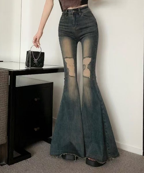 gossip!ロサンゼルス(ゴシップロサンゼルス)の「Y2K膝下フレア ダメージアクセントデニムパンツ(デニムパンツ・レディース・インディゴブルー・S/M/L)」の7枚目の写真