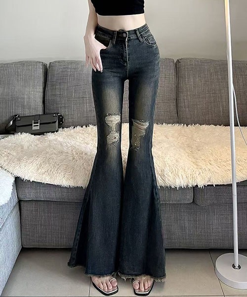gossip!ロサンゼルス(ゴシップロサンゼルス)の「Y2K膝下フレア ダメージアクセントデニムパンツ(デニムパンツ・レディース・インディゴブルー・S/M/L)」の6枚目の写真