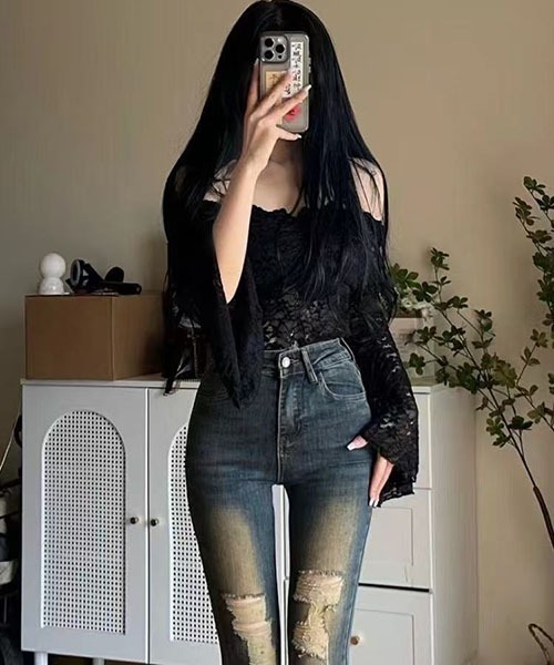 gossip!ロサンゼルス(ゴシップロサンゼルス)の「Y2K膝下フレア ダメージアクセントデニムパンツ(デニムパンツ・レディース・インディゴブルー・S/M/L)」の11枚目の写真