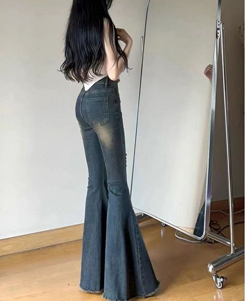 gossip!ロサンゼルス(ゴシップロサンゼルス)の「Y2K膝下フレア ダメージアクセントデニムパンツ(デニムパンツ・レディース・インディゴブルー・S/M/L)」の10枚目の写真