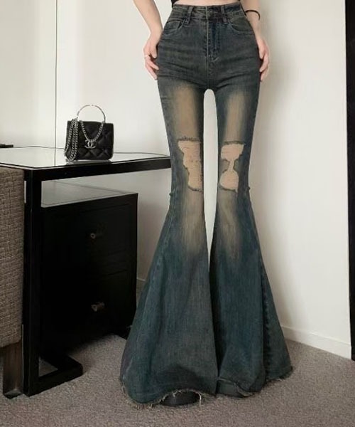 gossip!ロサンゼルス(ゴシップロサンゼルス)の「Y2K膝下フレア ダメージアクセントデニムパンツ(デニムパンツ・レディース・インディゴブルー・S/M/L)」の5枚目の写真