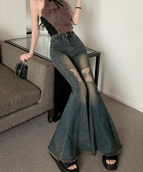 gossip!ロサンゼルス(ゴシップロサンゼルス)の「Y2K膝下フレア ダメージアクセントデニムパンツ(デニムパンツ・レディース・インディゴブルー・S/M/L)」の2枚目の写真