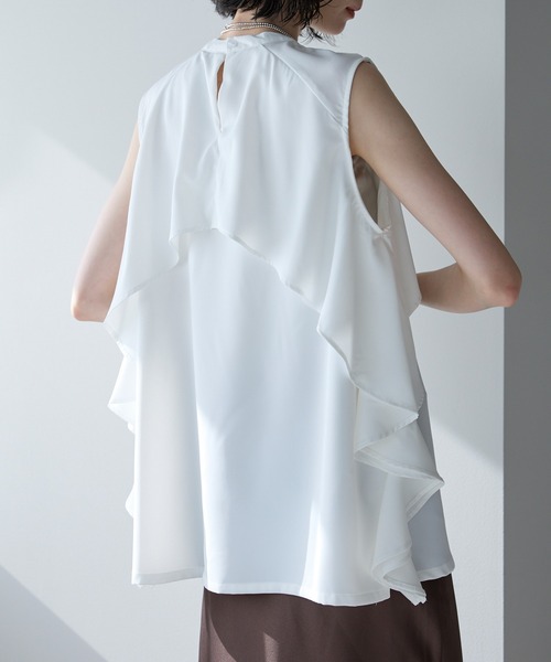each（イーチ）の「ケープ風フリルノースリとろみブラウス（シャツ/ブラウス・レディース・ホワイト/ブラック/ブルー/ベージュ・FREE）」の6枚目の写真