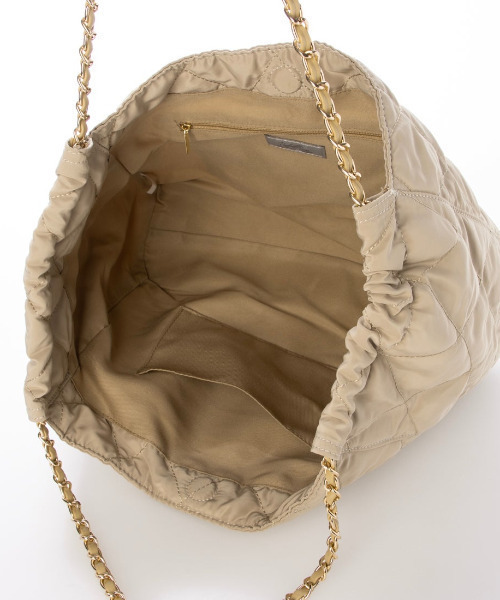 cache cache(カシュ カシュ)の「カシュカシュ cachecache / ナイロンキルトチェーントート(トートバッグ・レディース・ブラック/ベージュ/ブラウン・FREE)」の18枚目の写真