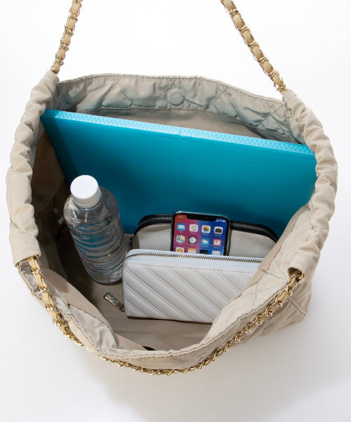 cache cache(カシュ カシュ)の「カシュカシュ cachecache / ナイロンキルトチェーントート(トートバッグ・レディース・ブラック/ベージュ/ブラウン・FREE)」の15枚目の写真