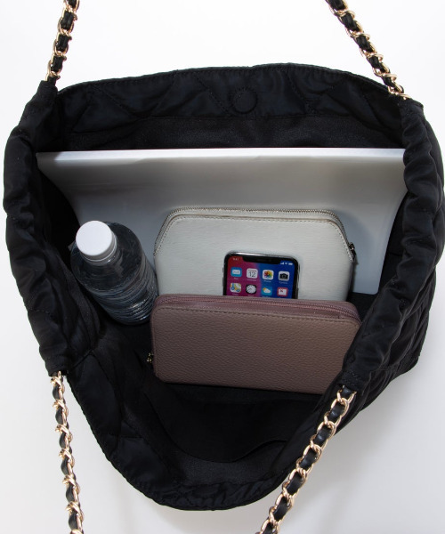 cache cache(カシュ カシュ)の「カシュカシュ cachecache / ナイロンキルトチェーントート(トートバッグ・レディース・ブラック/ベージュ/ブラウン・FREE)」の5枚目の写真