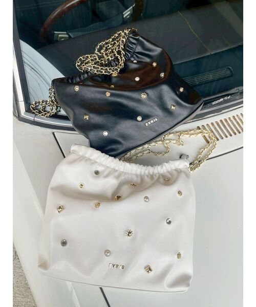 EVRIS（エヴリス）の「スタッズチェーンBIGショルダーBAG（ショルダーバッグ・レディース・ホワイト/ブラック・FREE）」の10枚目の写真