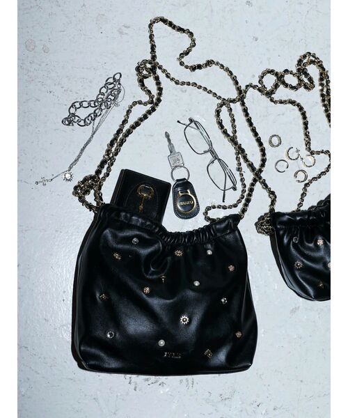 EVRIS（エヴリス）の「スタッズチェーンBIGショルダーBAG（ショルダーバッグ・レディース・ホワイト/ブラック・FREE）」の12枚目の写真