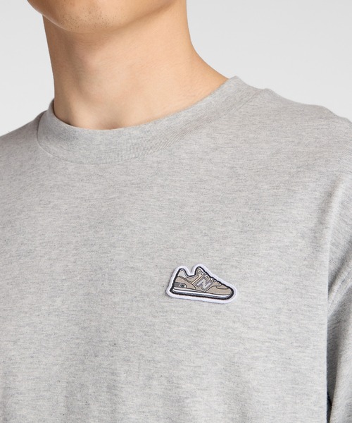 NEW BALANCE(ニューバランス)の「574 シューパッチロングスリーブTシャツ(Tシャツ/カットソー・メンズ・ブラック/ライトグレー/ホワイト・MEDIUM/LARGE/X-LARGE/SMALL/XX-LARGE)」の19枚目の写真